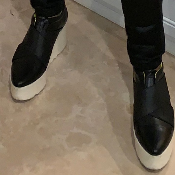 Kendall and Kylie black pointy wedges white soles - Picture 7 of 15